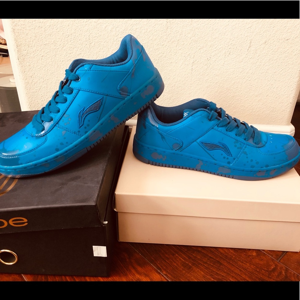 Brand new Lining walk shoe men size 10, 43